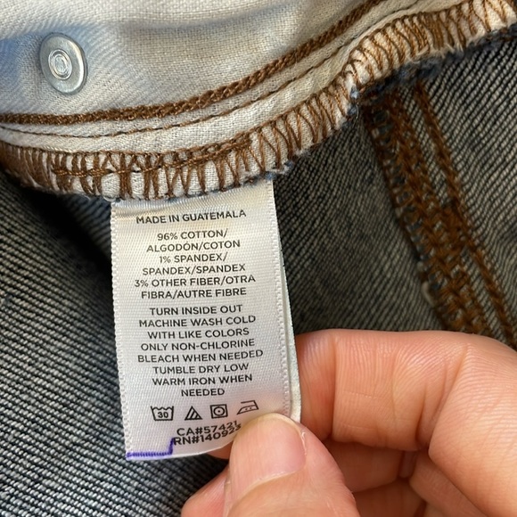 NWT. LOFT 33/16 The Girlfriend Midrise Regular Fit Jeans. - Picture 4 of 9